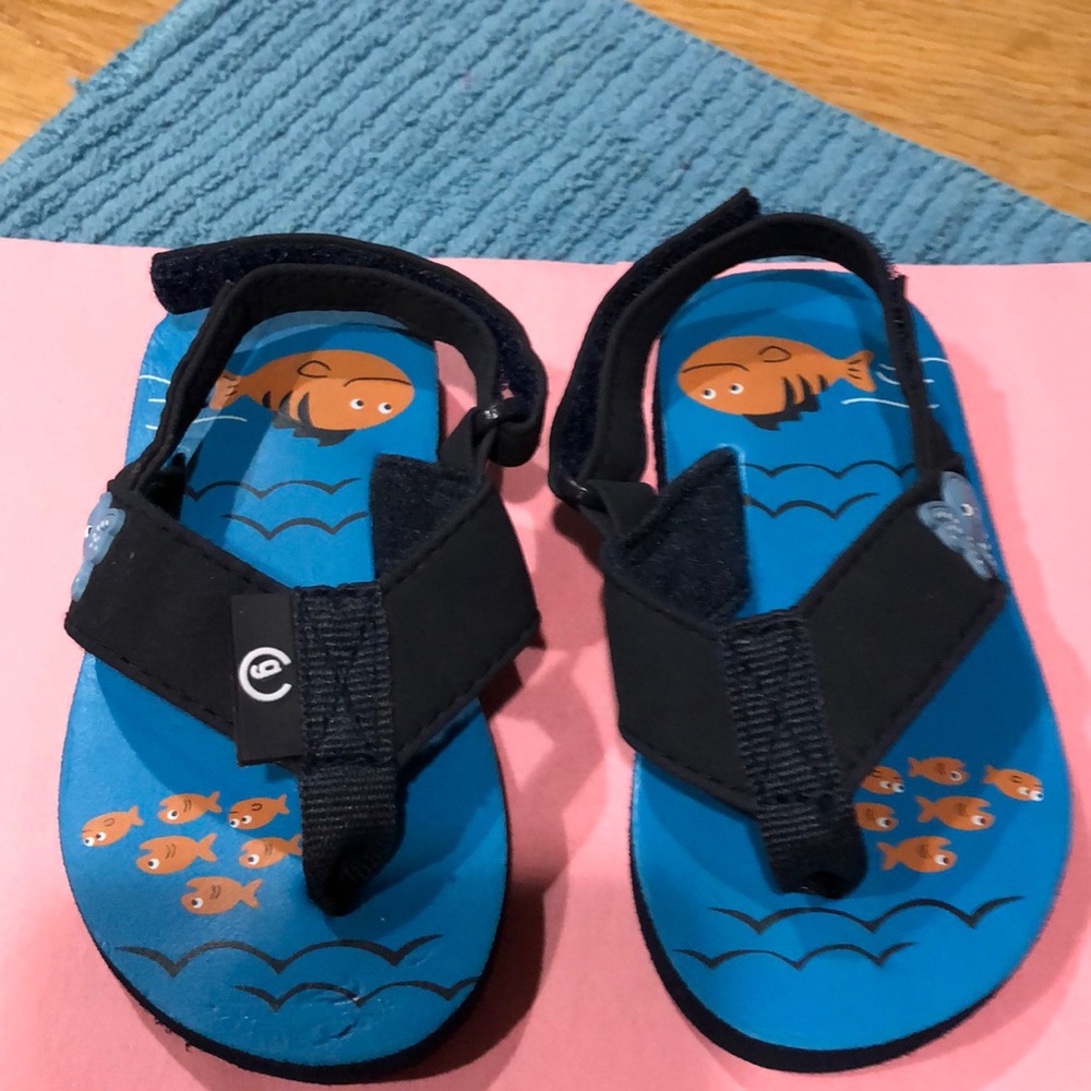 Blue flip flops with fish size 3/4